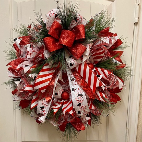 Red & White candy cane Christmas Wreath - Picture 3 of 5